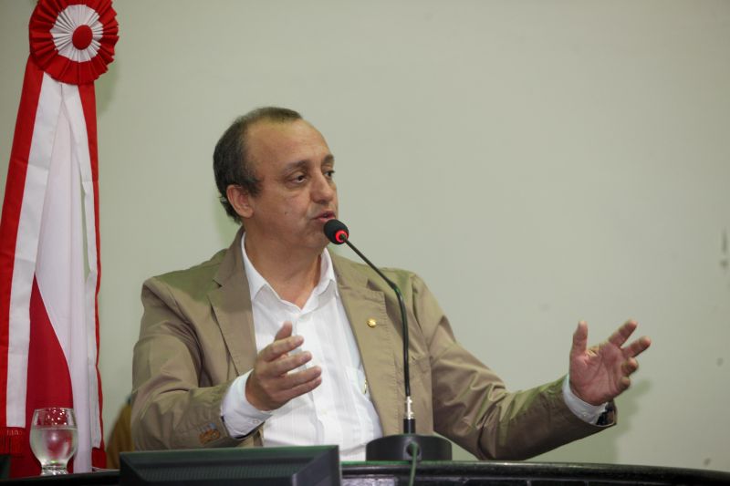 notícia: Secretário de Saúde detalha a prefeitos investimentos na saúde do Estado