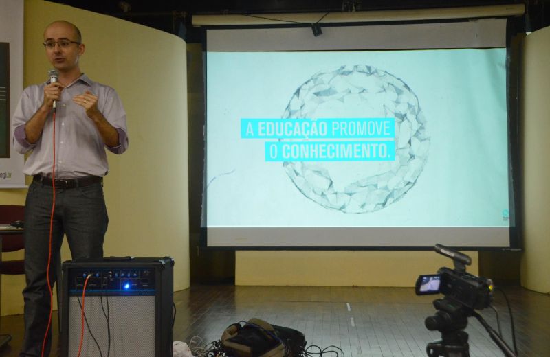 notícia: Professores assimilam técnicas para conteúdos seguros na internet