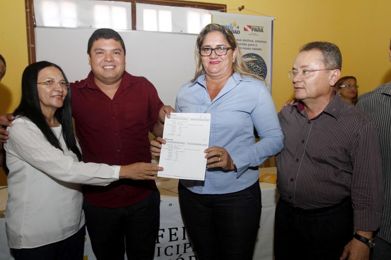 notícia: Credcidadão libera R$ 51 mil de microcrédito em Salinas e Peixe Boi