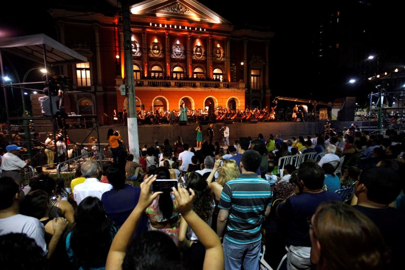 notícia: Concerto ao ar livre marca encerramento do Festival de Ópera