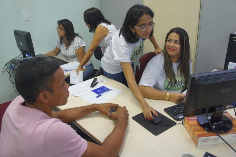 notícia: Programação garante acesso de pessoas com deficiência ao mercado de trabalho