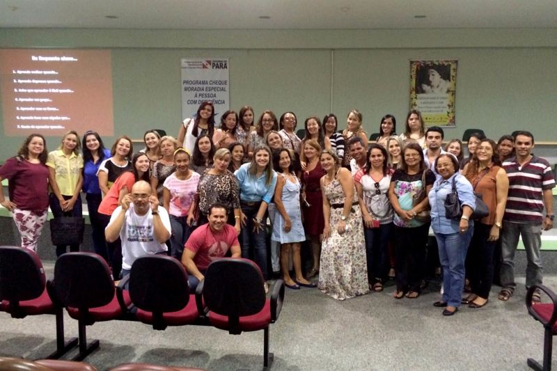 notícia: Pacto pela Educação capacita professores para atender alunos com dislexia