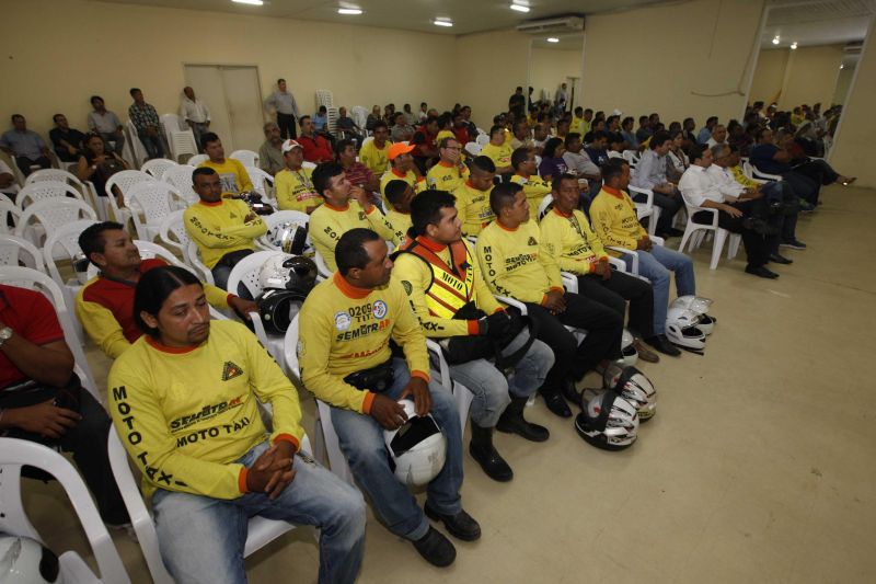 notícia: CredCidadão libera R$ 100 mil em crédito para mototaxistas de Ananindeua