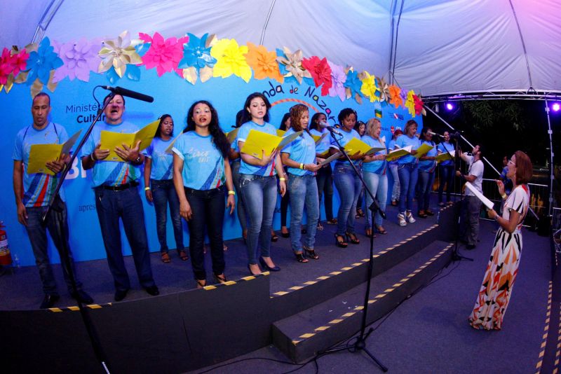 notícia: Coral formado por detentos canta com Fafá de Belém na Trasladação