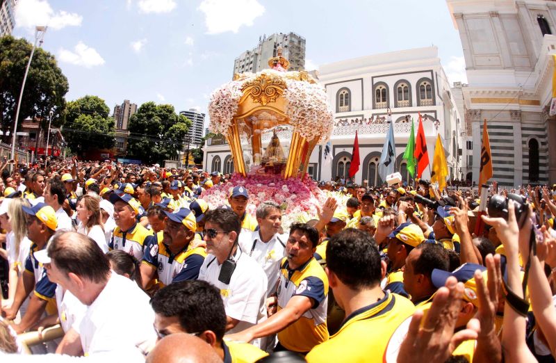 notícia: Círio 2015 termina cedo e é marcado pela emoção e solidariedade de fiéis