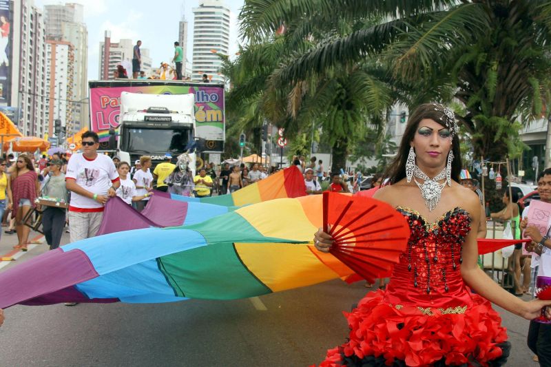 notícia: Comunidade LGBT recebe neste sábado serviços de saúde e cidadania