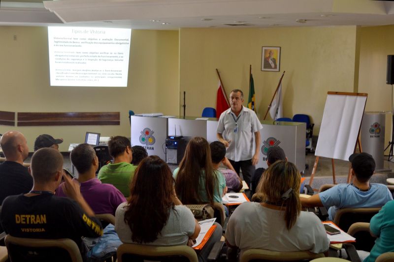 notícia: Vistoriadores do Detran passam por curso de atualização
