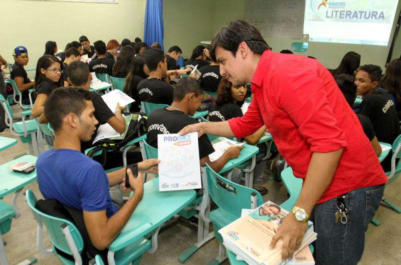 notícia: Alunos da rede pública receberão material de reforço à prova do Enem