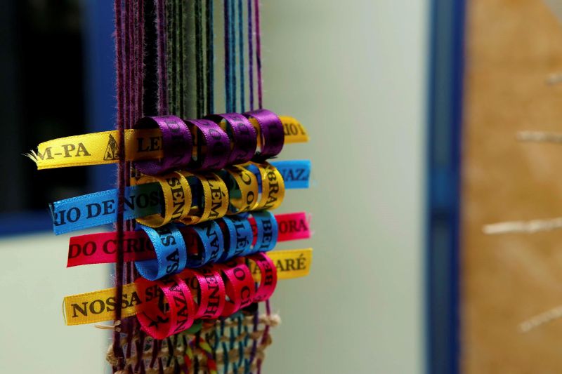 notícia: Alunos de Design da Uepa produzem peças da exposição 'Tramas em Prece'