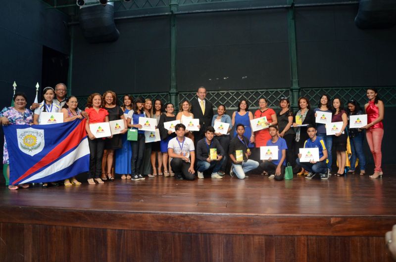 notícia: Alunos da rede pública estadual são premiados em concurso de redação