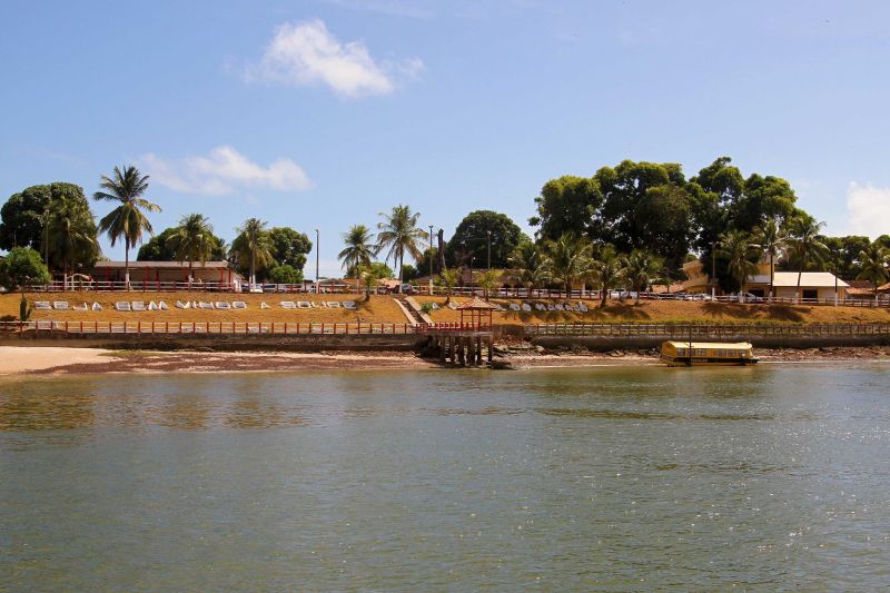 notícia: Governo inaugura agência do Banpará e entrega cheques moradia em Soure