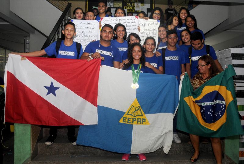notícia: Escola Estadual Pedro Amazonas Pedroso recebe medalhista dos Jogos da Juventude