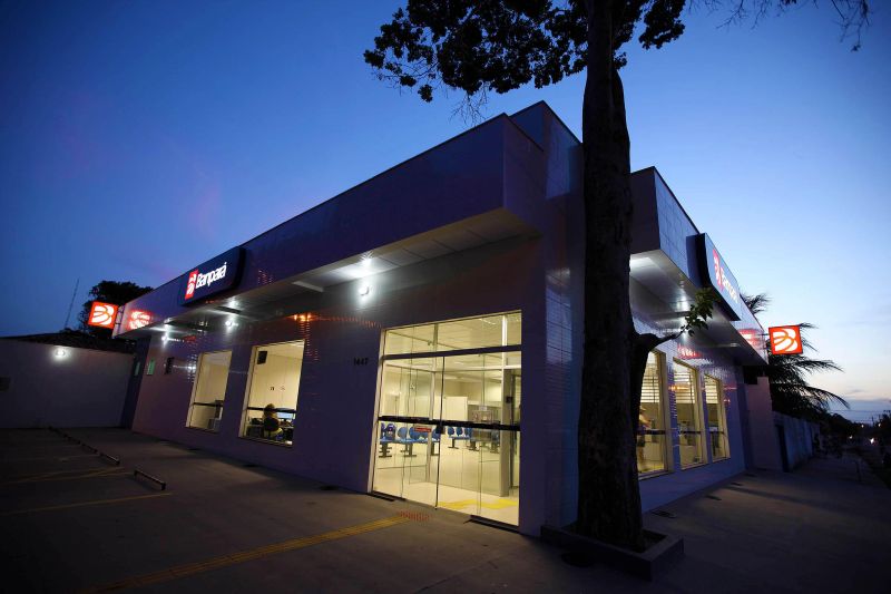 notícia: Governo entrega agência do Banpará e Cheque Moradia para moradores de Soure