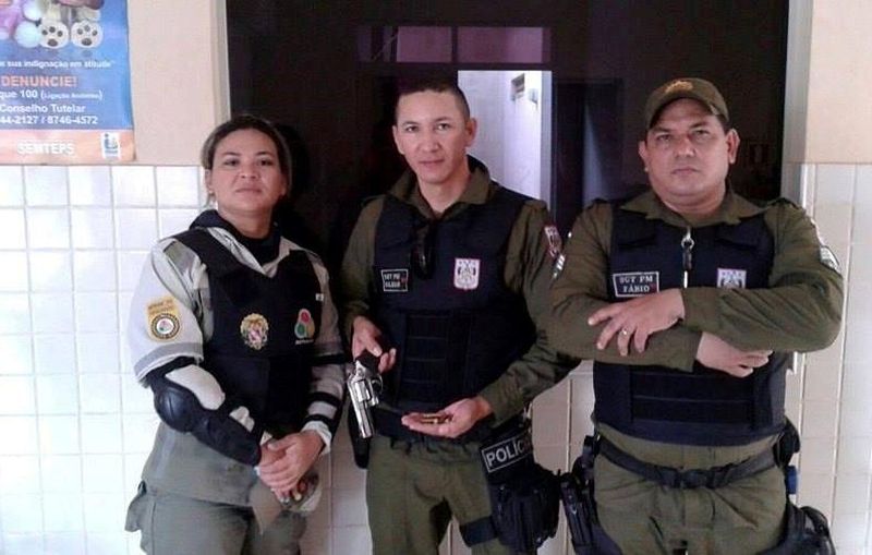 notícia: Homem é detido com arma de fogo durante fiscalização do Detran e PM