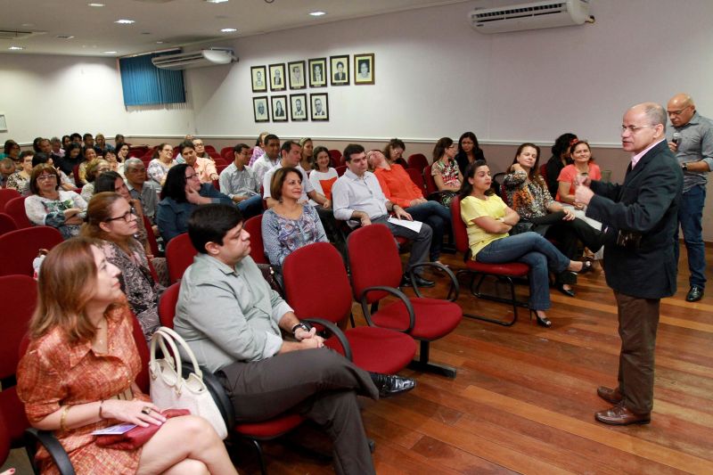 notícia: Especialistas discutem violência contra mulher na edição de novembro do Café com Planejamento