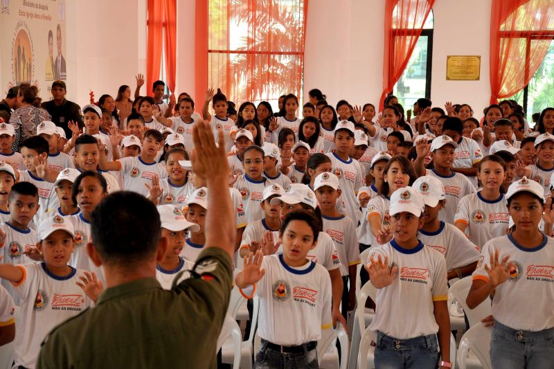 notícia: PM forma 293 alunos do Proerd com técnicas de combate ao uso de drogas