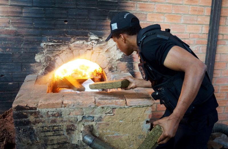 notícia: Mais de meia tonelada de drogas apreendidas são incineradas pela Polícia Civil