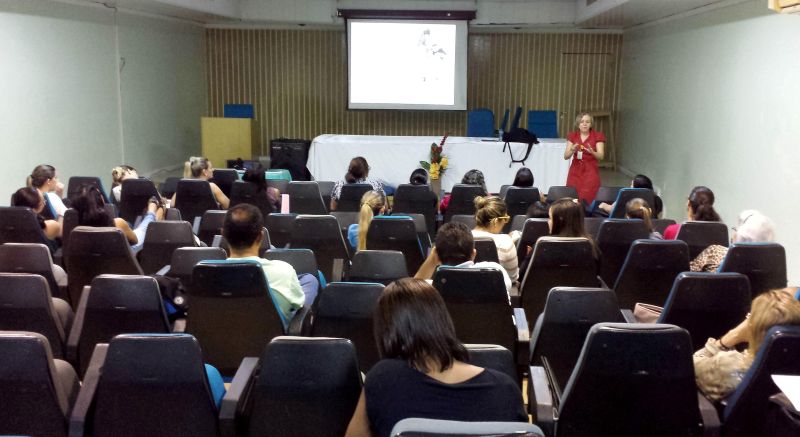 notícia: Profissionais de saúde recebem capacitação como tutores do Método Canguru