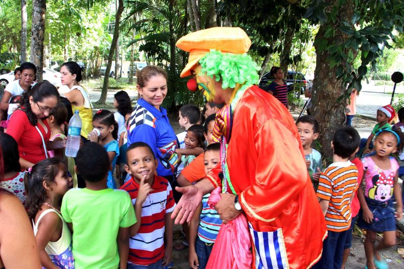 notícia: Natal Solidário da Prodepa reúne crianças da Escola Ayrton Senna