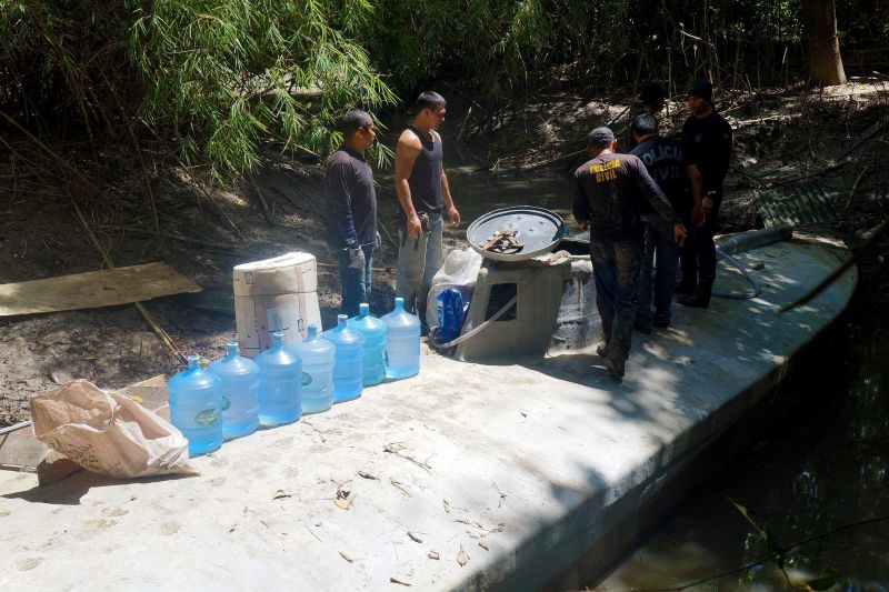 notícia: Polícia apreende submarino que seria usado no tráfico internacional de drogas