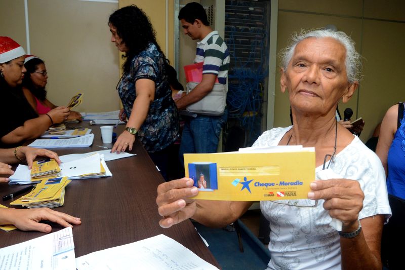 notícia: Servidores da Seduc são contemplados com Cheque Moradia