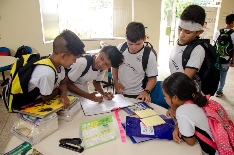 notícia: Com 16 mil doações, Imprensa Oficial consolida projeto Livro Solidário em 2015