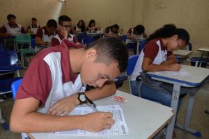 notícia: Alunos da rede pública estadual fazem simulado para o Enem