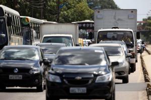 notícia: Veículos com finais de placa 79, 89 e 99 serão licenciados até sexta