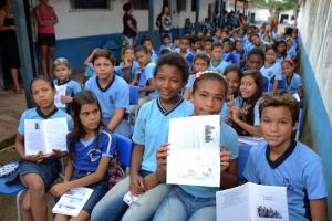 notícia: Alunos do Ensino Fundamental recriam contos dos Irmãos Grimm em cenário amazônico