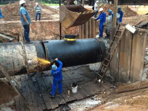 notícia: Equipes da Cosanpa trabalham na manutenção da adutora do Utinga