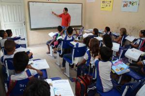 notícia: Seduc define calendário escolar 2017 da rede estadual de ensino