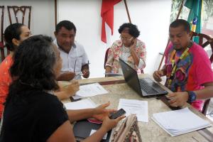 notícia: Conselheiros e técnicos de assistência social se preparam para conferências