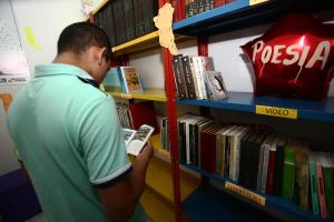 notícia: Leitura auxilia na recuperação de jovens em conflito com a lei
