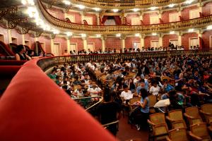 notícia: Projeto leva quase mil alunos de escolas públicas ao Theatro da Paz