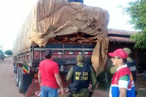 notícia: Operação integrada apreende cargas de bebida e madeira
