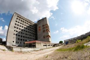notícia: Hospitais em construção vão abrir 1,2 mil novos leitos no Estado