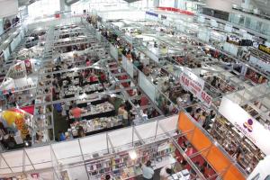 notícia: Feira do Livro termina com recorde de público e deve virar patrimônio imaterial do Estado