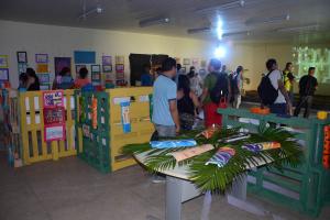 notícia: Alunos portadores de necessidades especiais participam de exposição     