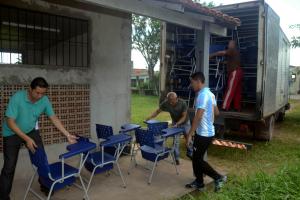 notícia: Seis escolas da rede pública de ensino recebem novas carteiras