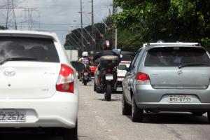 notícia: Veículos com placas de finais 76 a 96 devem ser licenciados até sexta