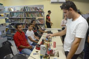 notícia: Estudantes ganham incentivo de pesquisadores