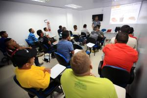 notícia: Profissionais podem se capacitar gratuitamente na Escola Pública de Trânsito