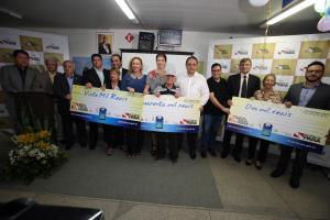 notícia: Festa na entrega dos prêmios do Programa Nota Fiscal Cidadã       