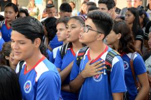 notícia: Escolas fazem programações especiais para receber alunos da rede estadual