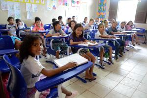 notícia: Escolas receberam quase 5 mil carteiras este ano 