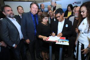 notícia: Estado investirá quase R$ 50 milhões na melhoria de escolas