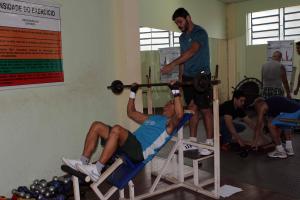 notícia: Projeto abre vagas para atendimento de pessoas com Parkinson