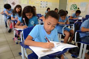 notícia: Seduc reconhece desempenho de alunos e educadores