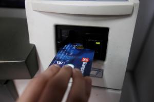 notícia: Governo do Pará paga 13º salário em dia e injeta mais de R$ 742 milhões na economia