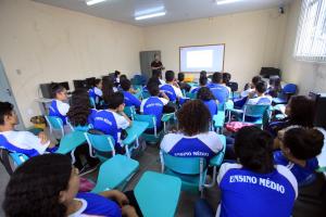 notícia: Projeto de educação financeira orienta alunos de escola estadual